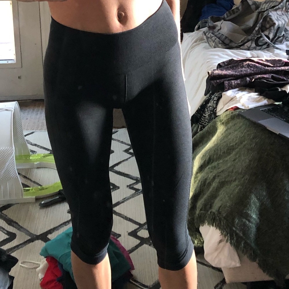 ⚠️LULU DUMP⚠️ Lululemon cropped leggings with cinched sides